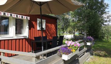 Bo vackert med utsikt över ån Hårkan