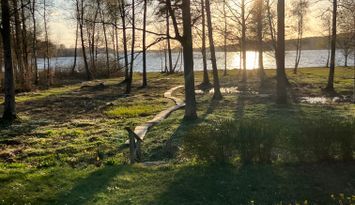 Mysig stuga med sjöutsikt vid Lursjön, Skåne.