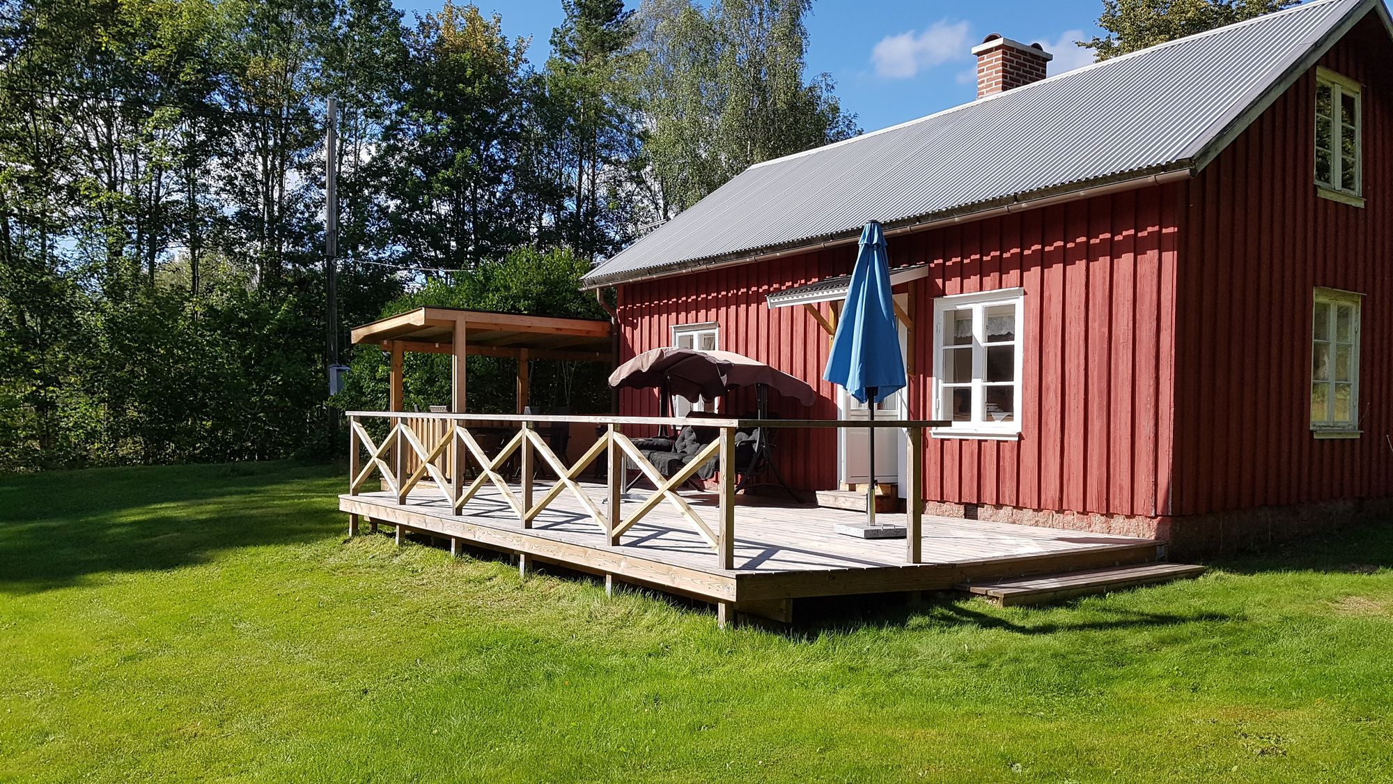 En mysig stuga mitt i ett naturreservat i Dalsland – bild 7 av 24