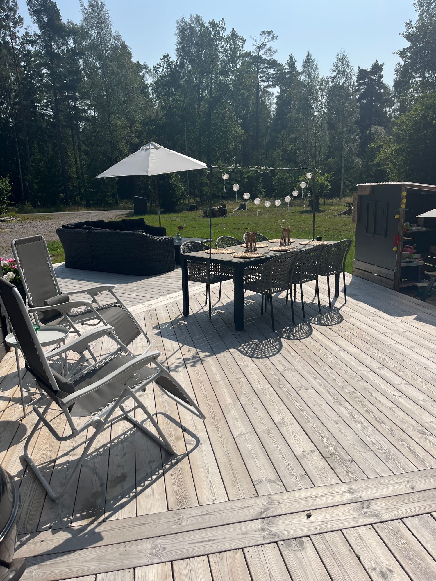 Modern, havsnära sommaroas på idylliska Dalarö – bild 2 av 11