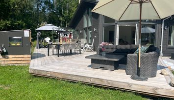 Modern, havsnära sommaroas på idylliska Dalarö