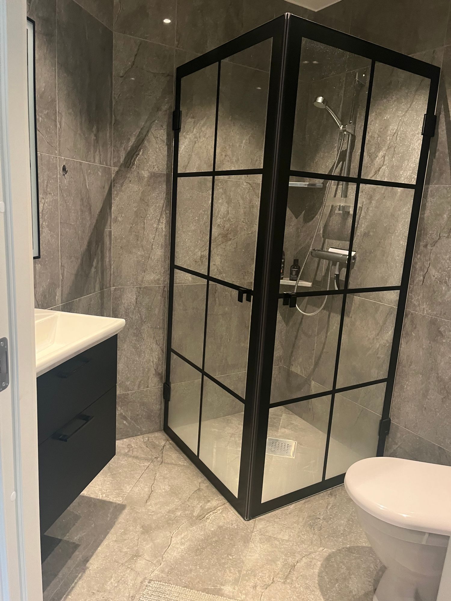 Modern, havsnära sommaroas på idylliska Dalarö – bild 11 av 11