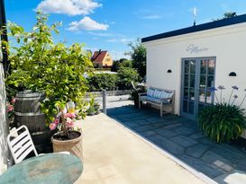 A fantastic little newly built cottage near the se