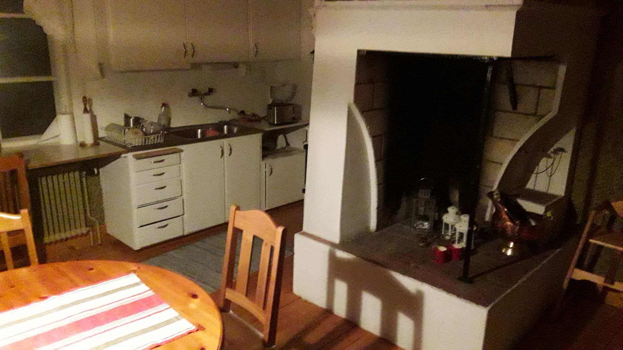 Charmig stuga – bild 2 av 7