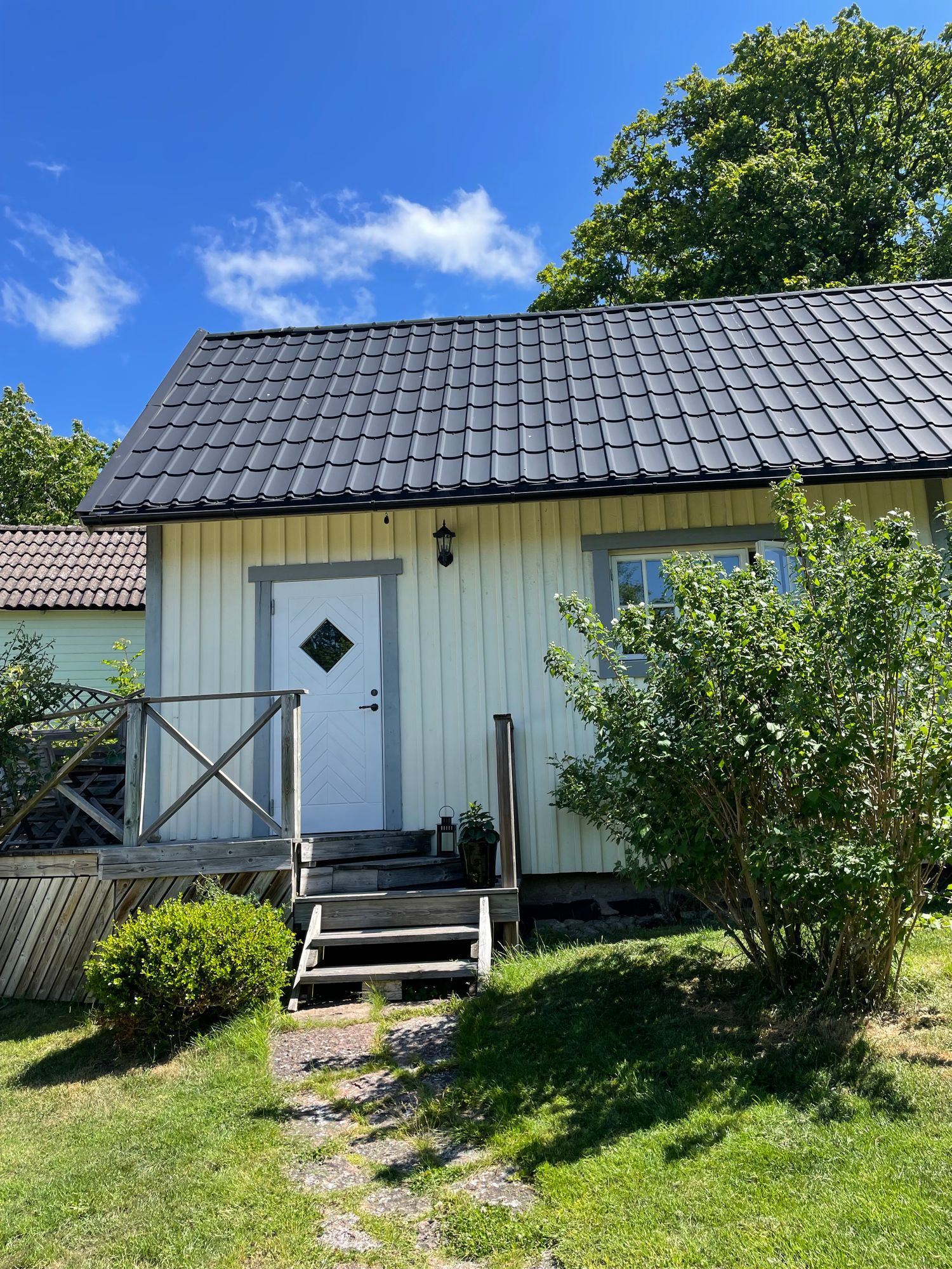 Mysig stuga på Hästö – bild 2 av 21