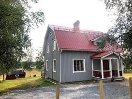 Fjällnära hus i lugn by väster om Idre