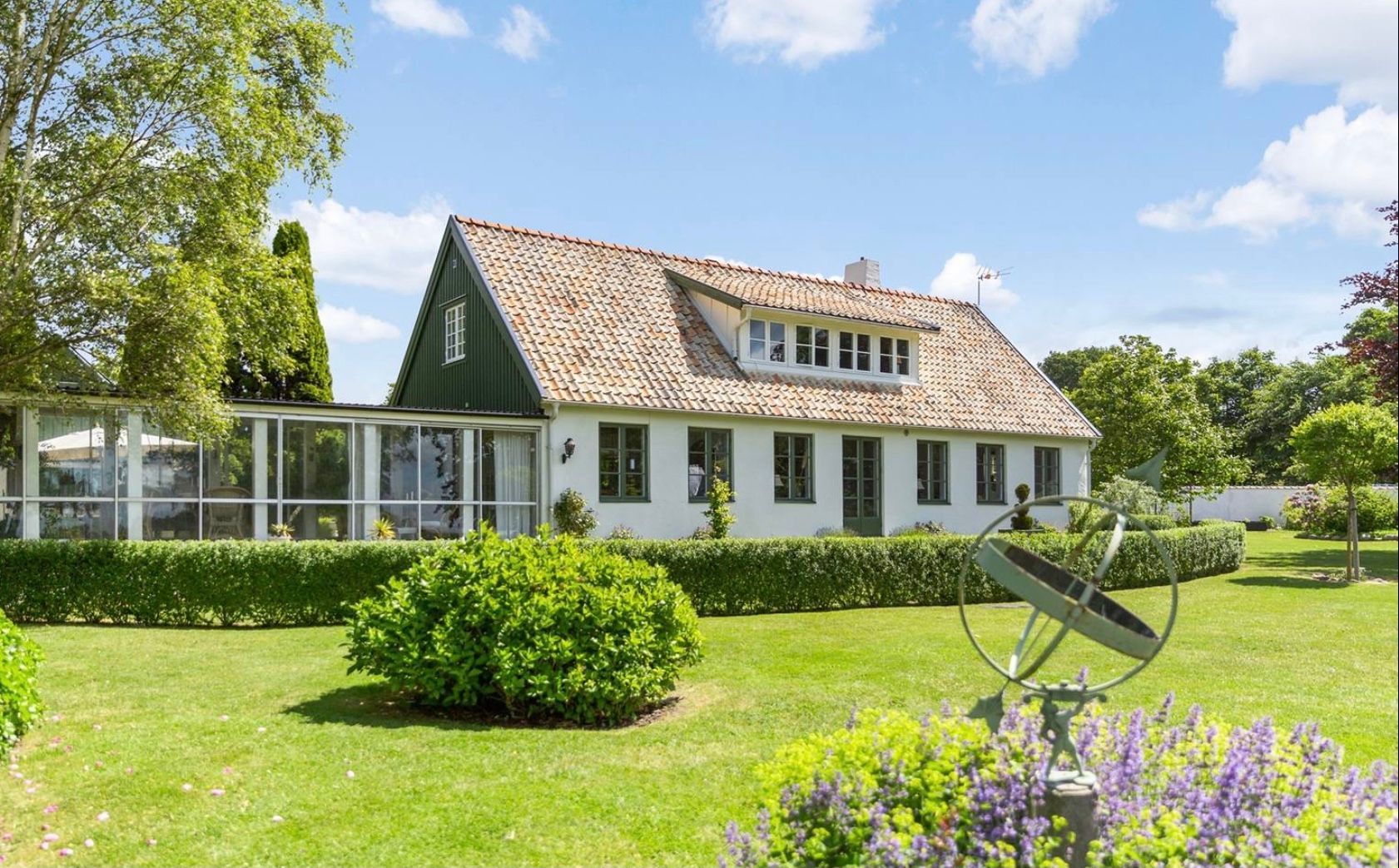 Sommaridyll i vackert stenhus med magiska vyer! – bild 2 av 19