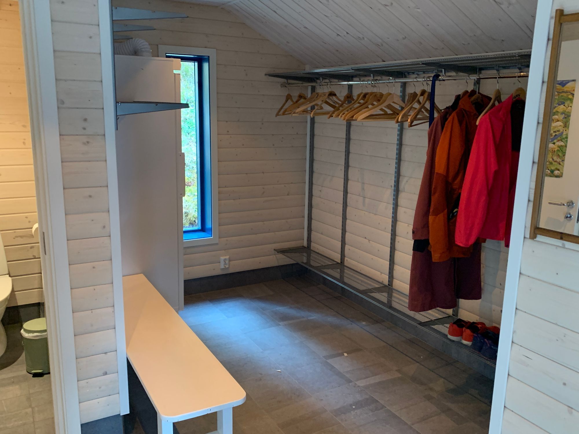 Charmig nyrenoverad stuga med fint läge och utsikt – bild 7 av 21
