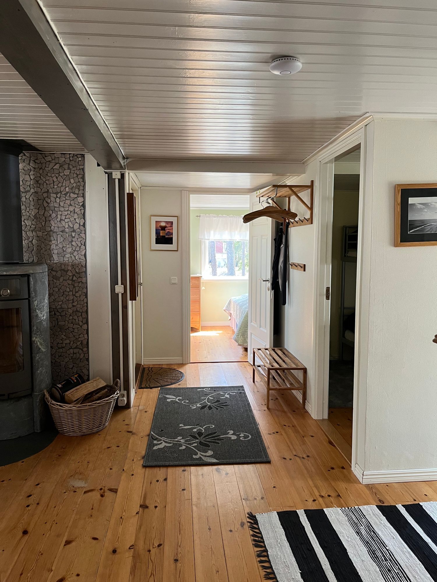 Fin stuga nära havet i lugnt område i Yngsjö – bild 11 av 24