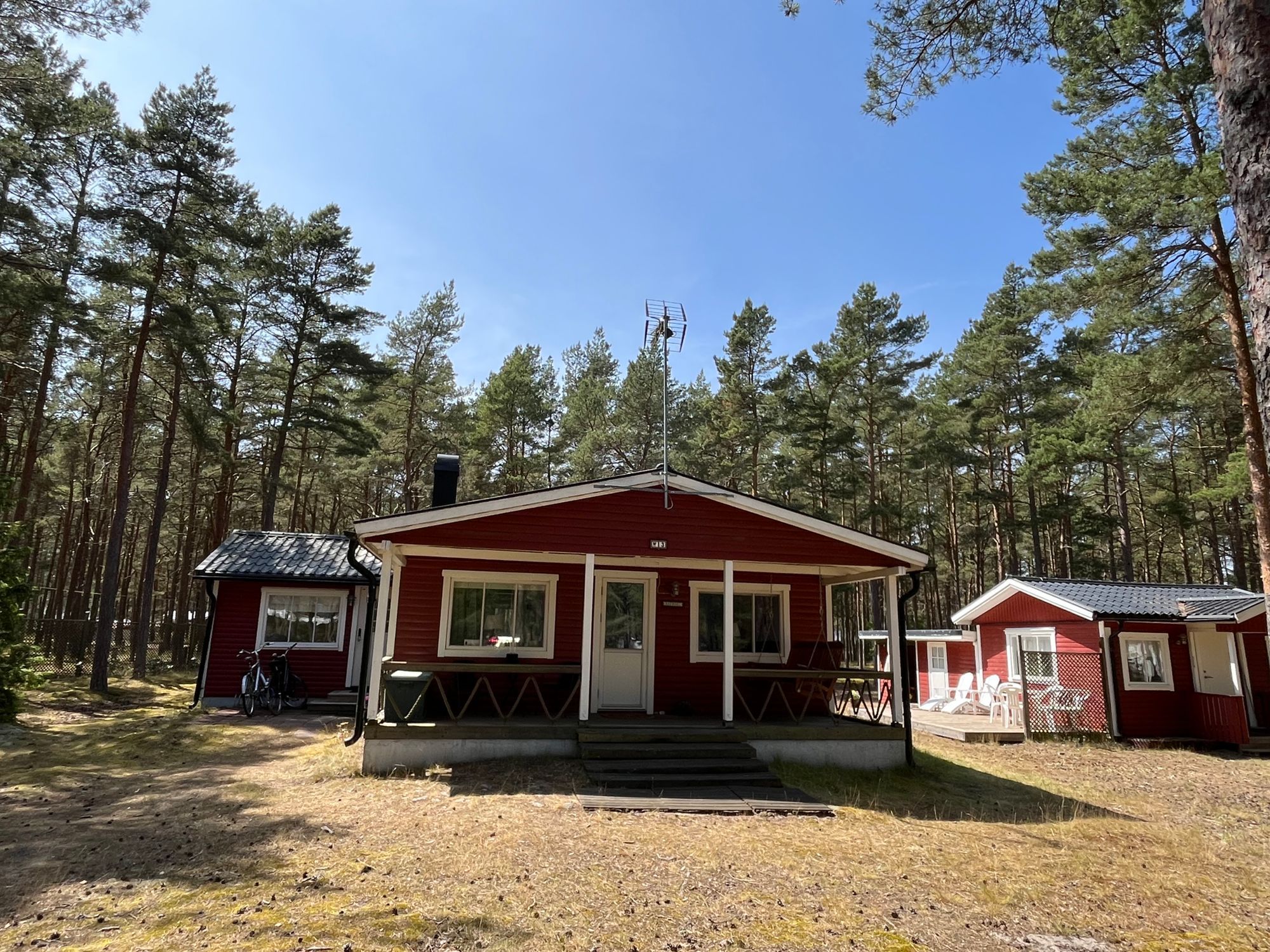 Fin stuga nära havet i lugnt område i Yngsjö – bild 3 av 24