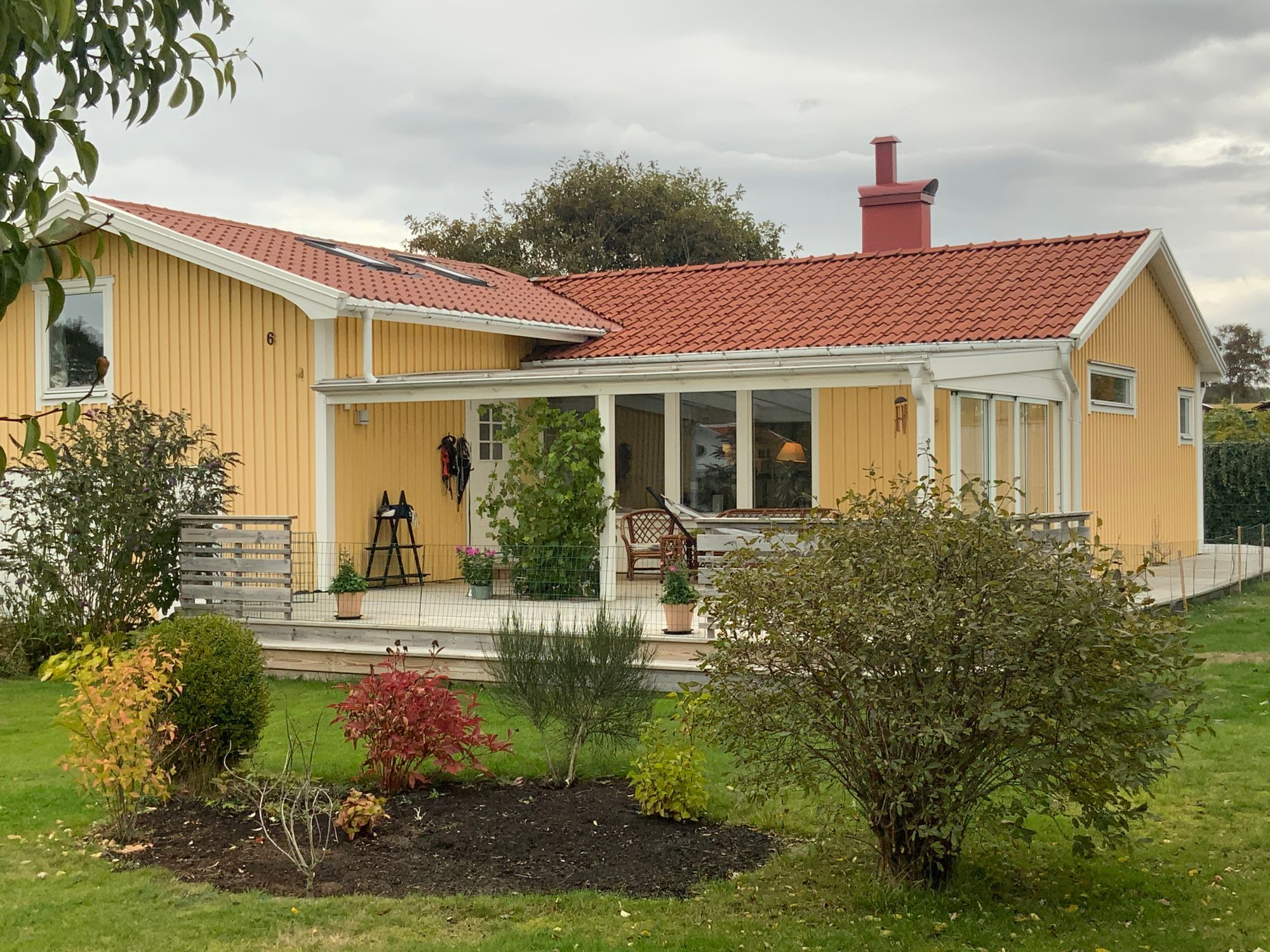 Attraktivt hus i Steninge vid havet. Hund välkomme