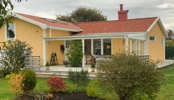 Attraktivt och mysigt hus i Steninge vid havet