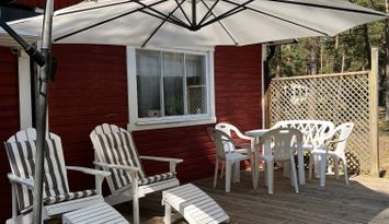 Fin stuga nära havet i lugnt område i Yngsjö