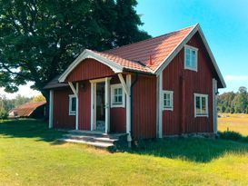 Stuga i gårdsmiljö i Stockholms skärgård (Rånö)