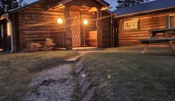 Stuga på Härjeåsjöns Lantgård