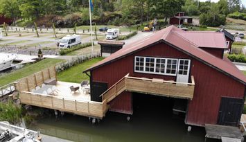 Sjöidyll - Lägenhet i båthus med uteplats & båt