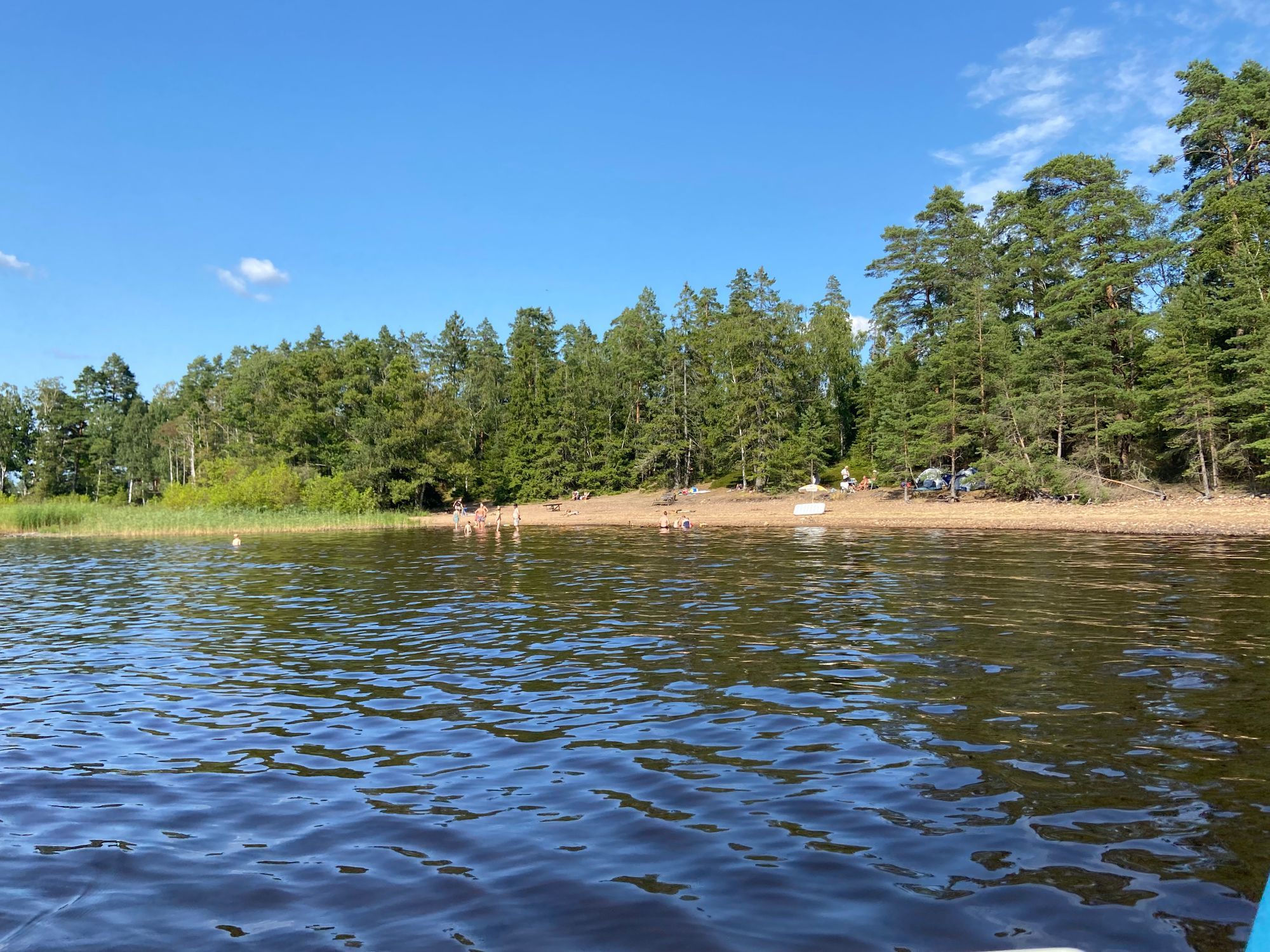 Mysig stuga med bra bad och fiske – bild 19 av 24