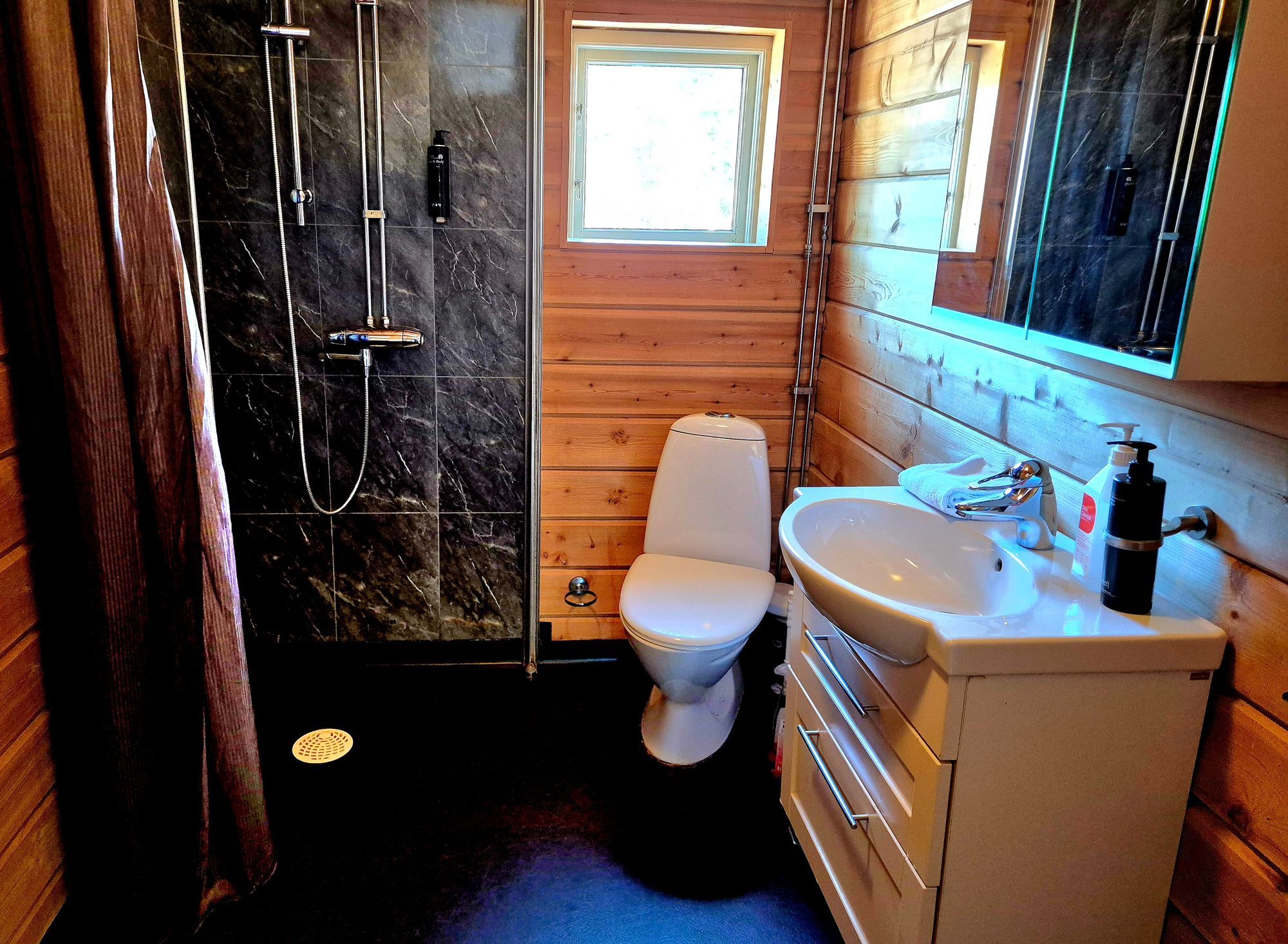 Log cabin – bild 6 av 6