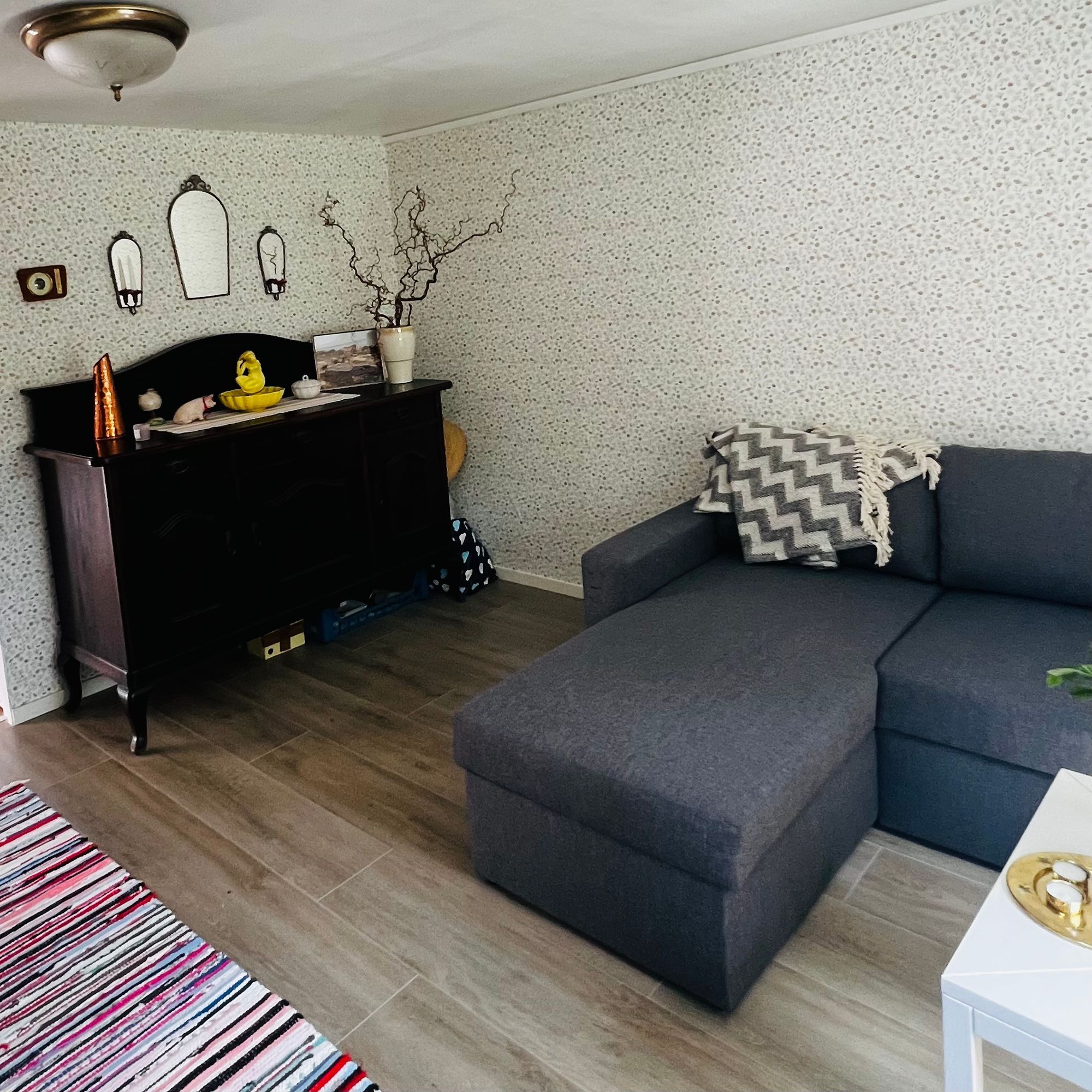 Trevlig solig stuga med terrass. – bild 3 av 12