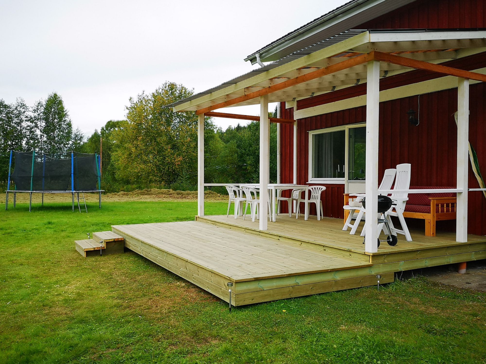 Trevligt hus med naturnära läge mellan älv och ber – bild 2 av 24