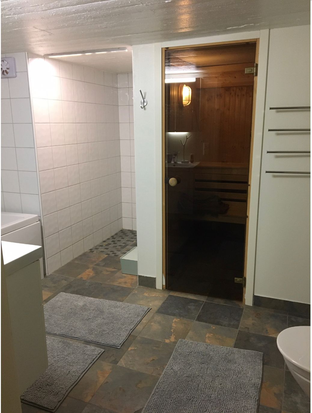 Källarvåning med egen ingång i mysigt villaområde. – bild 4 av 5