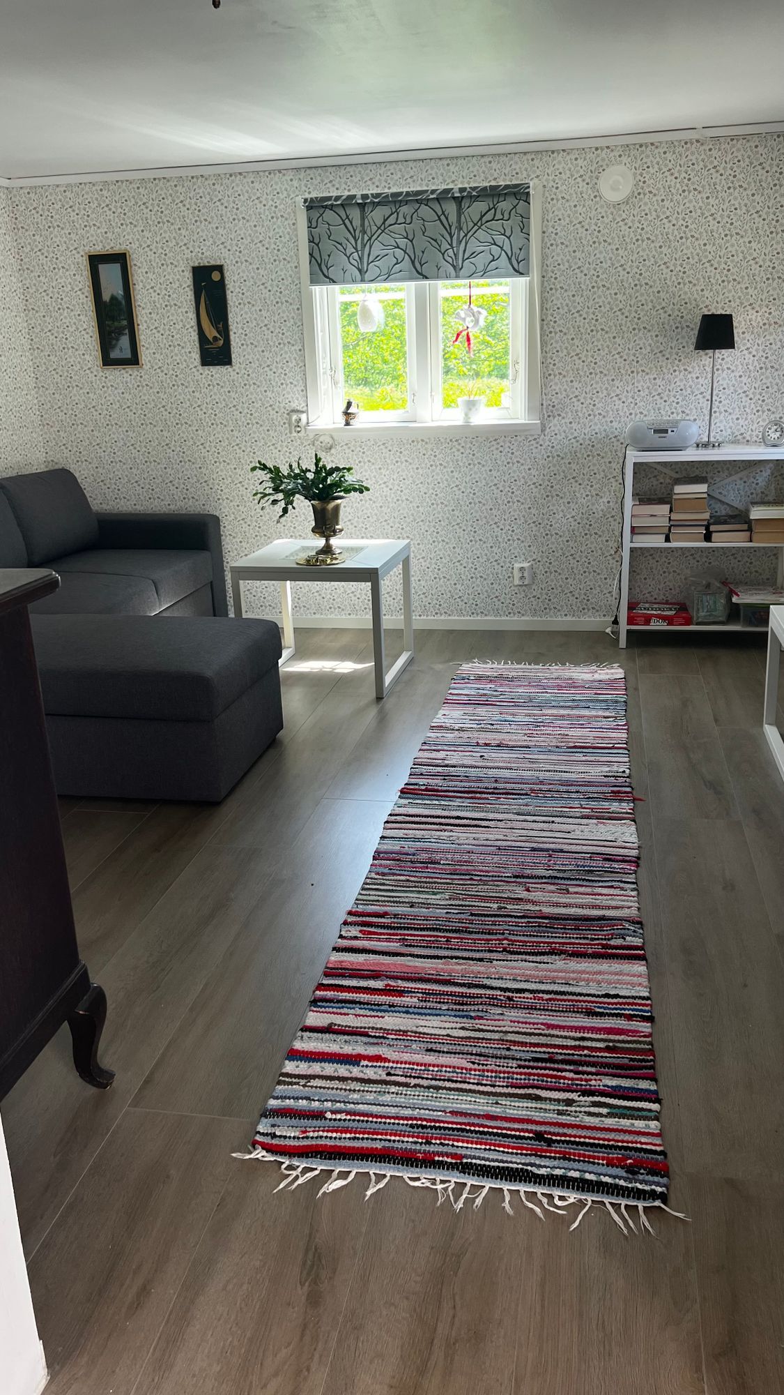 Trevlig solig stuga med terrass. – bild 4 av 12