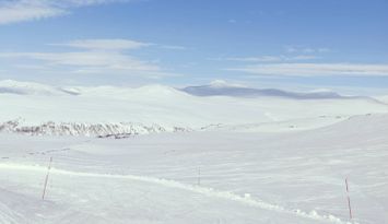 Mysig fjällstuga i vacker fjällmiljö