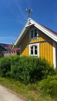 Trevlig solig stuga med terrass.