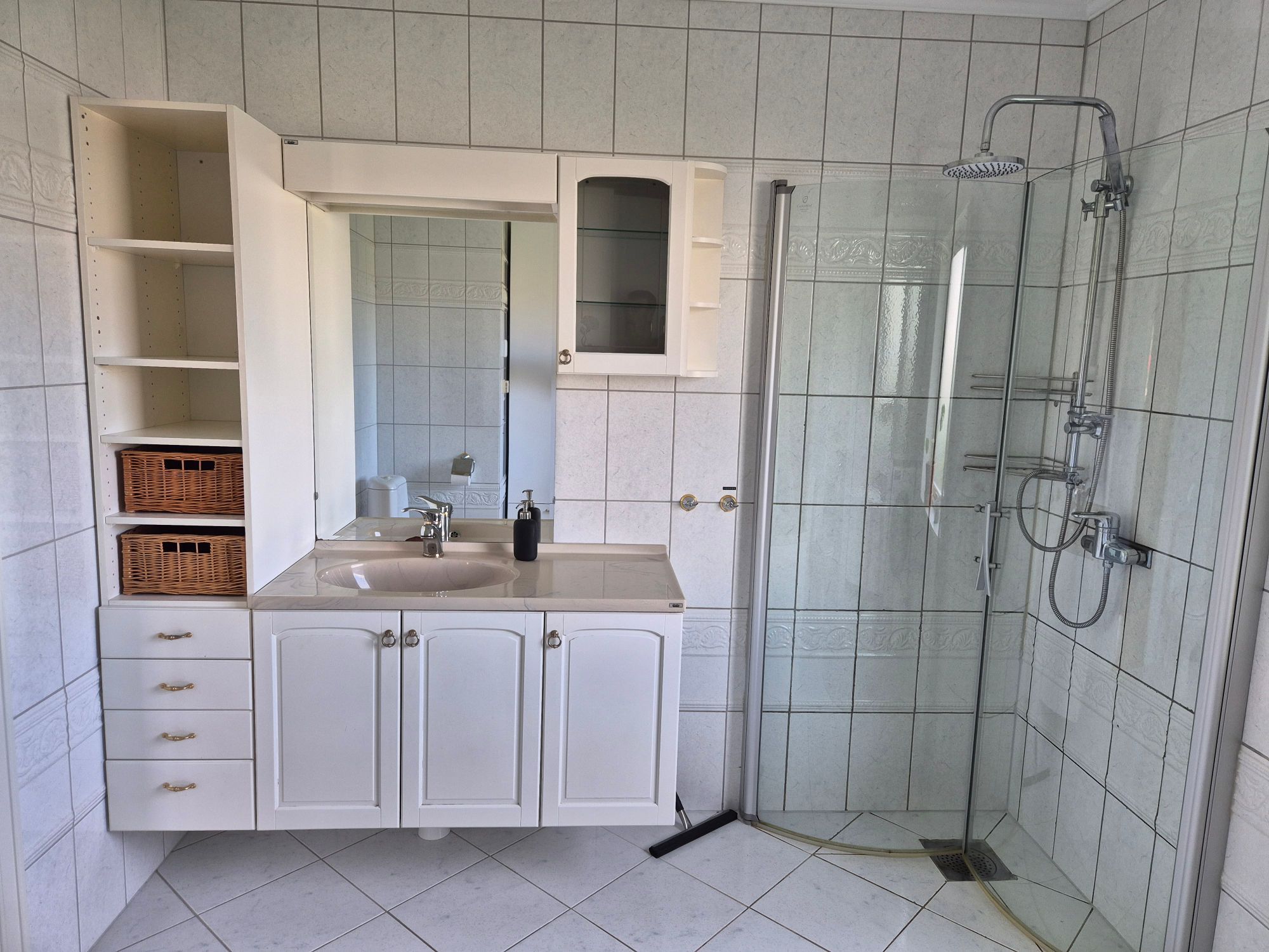 Härligt hus och trägård på västra Tjörn – bild 8 av 22