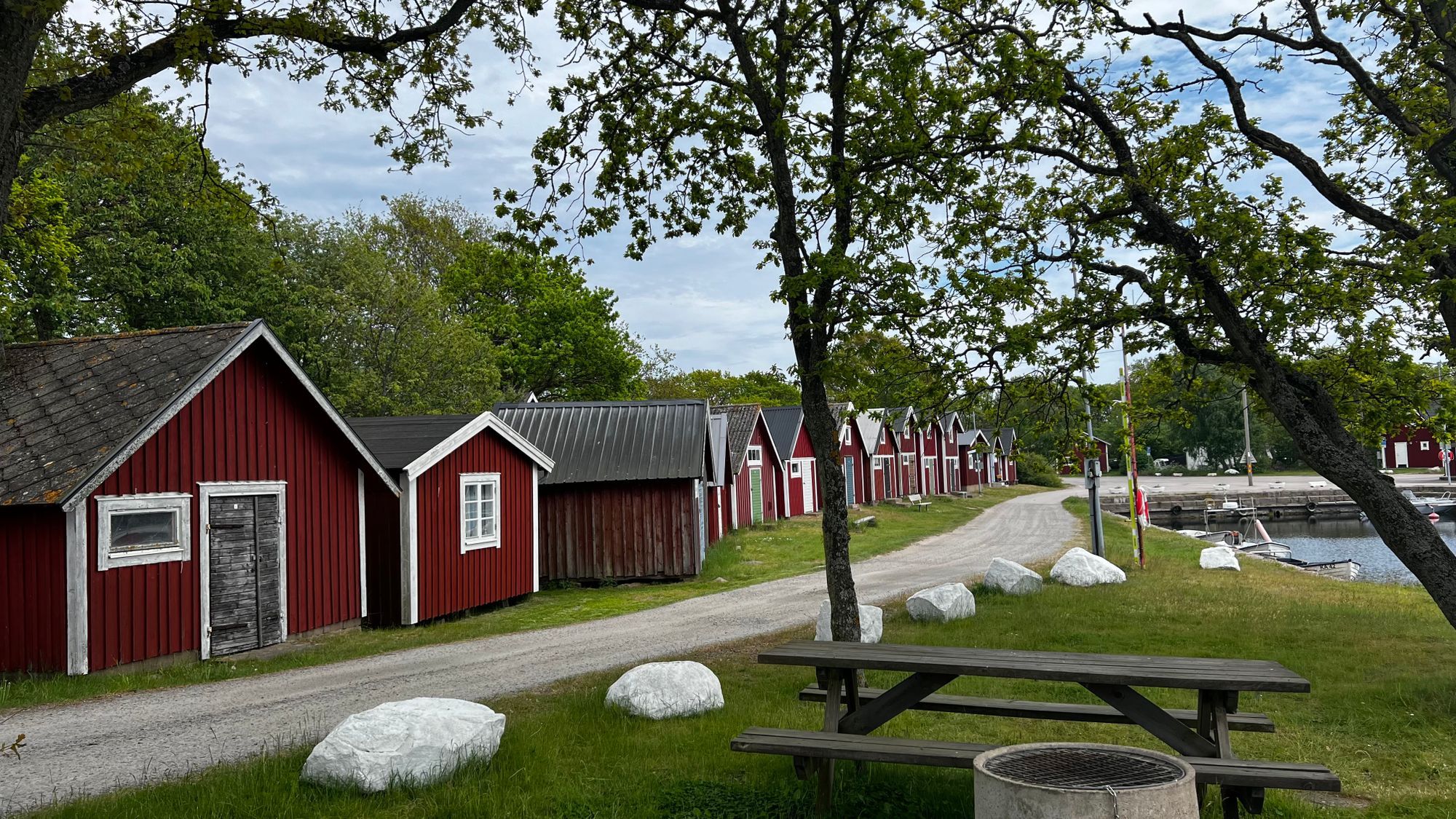 Trevlig solig stuga med terrass. – bild 10 av 12