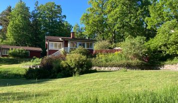 Väldigt trevligt skärgårdshus nära vattnet.