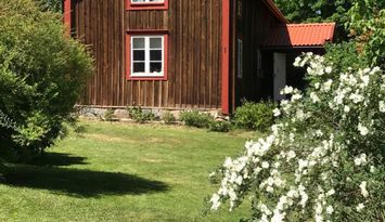 Gudmundstorp / stuga i idyllisk bymiljö i Leksand