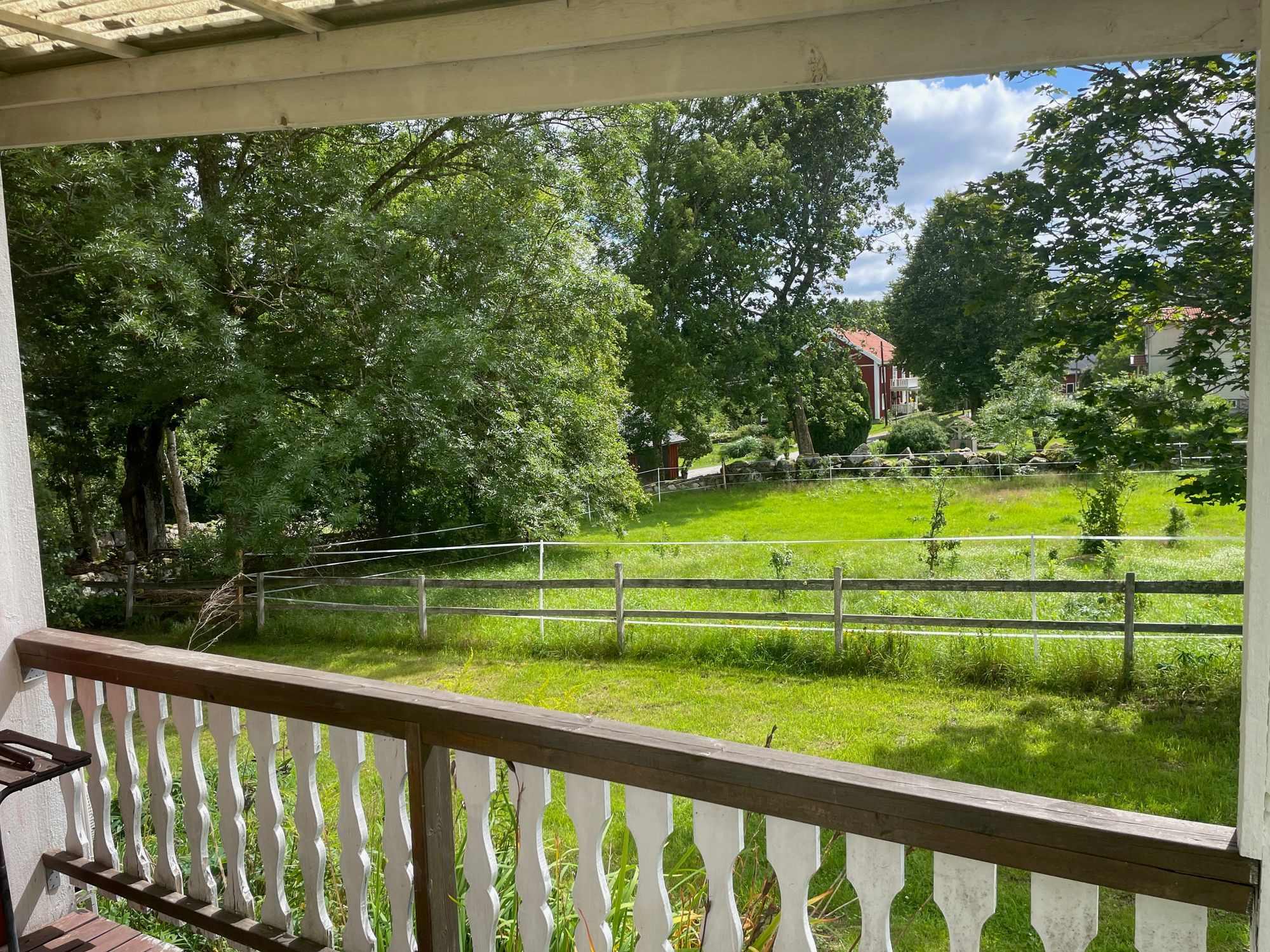 Stuga med vacker natur, öppet landskap, skog, sjö. – bild 21 av 24