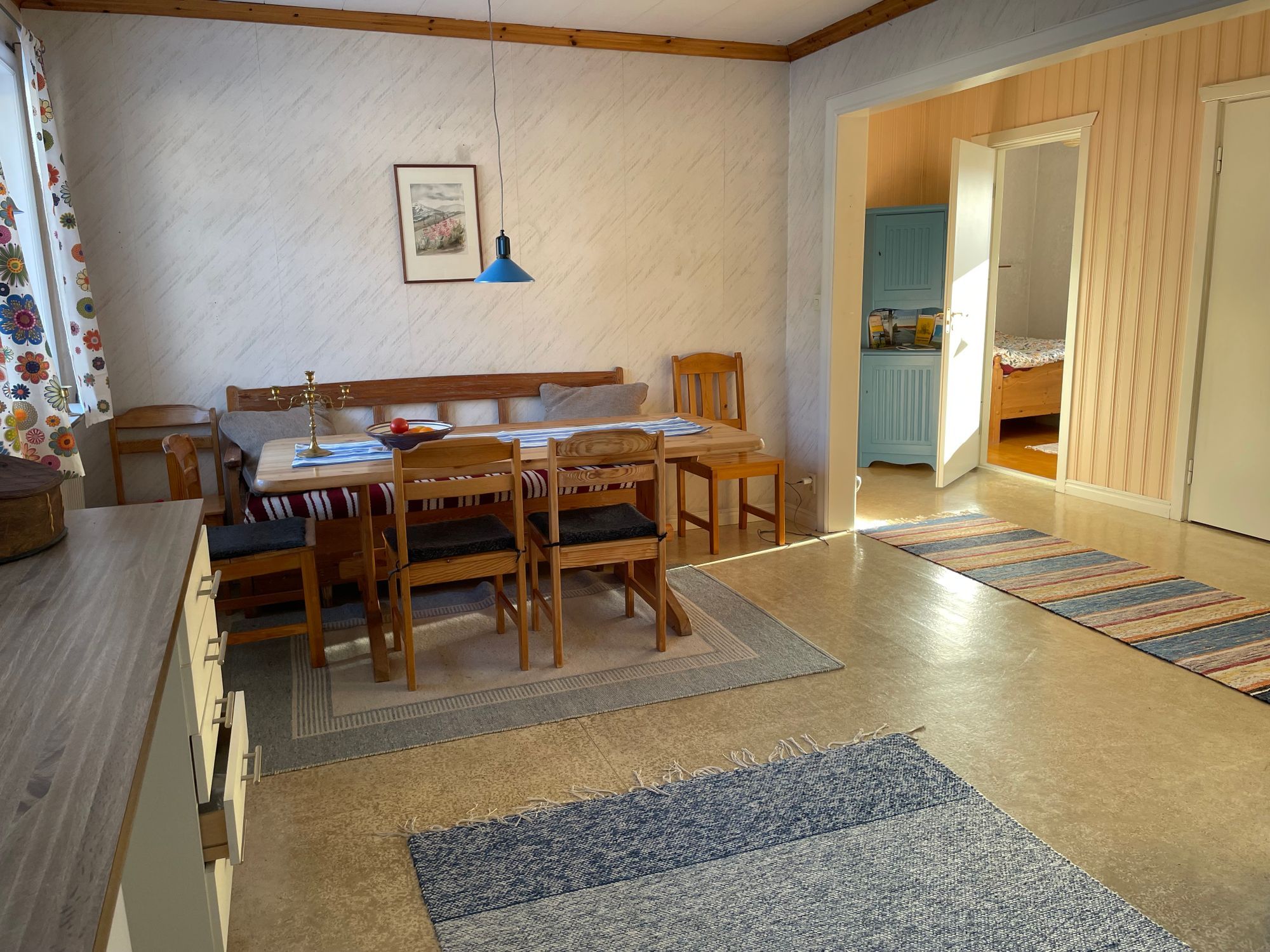 Hus i centrala Jokkmokk, med utsikt mot solnedgång – bild 7 av 20