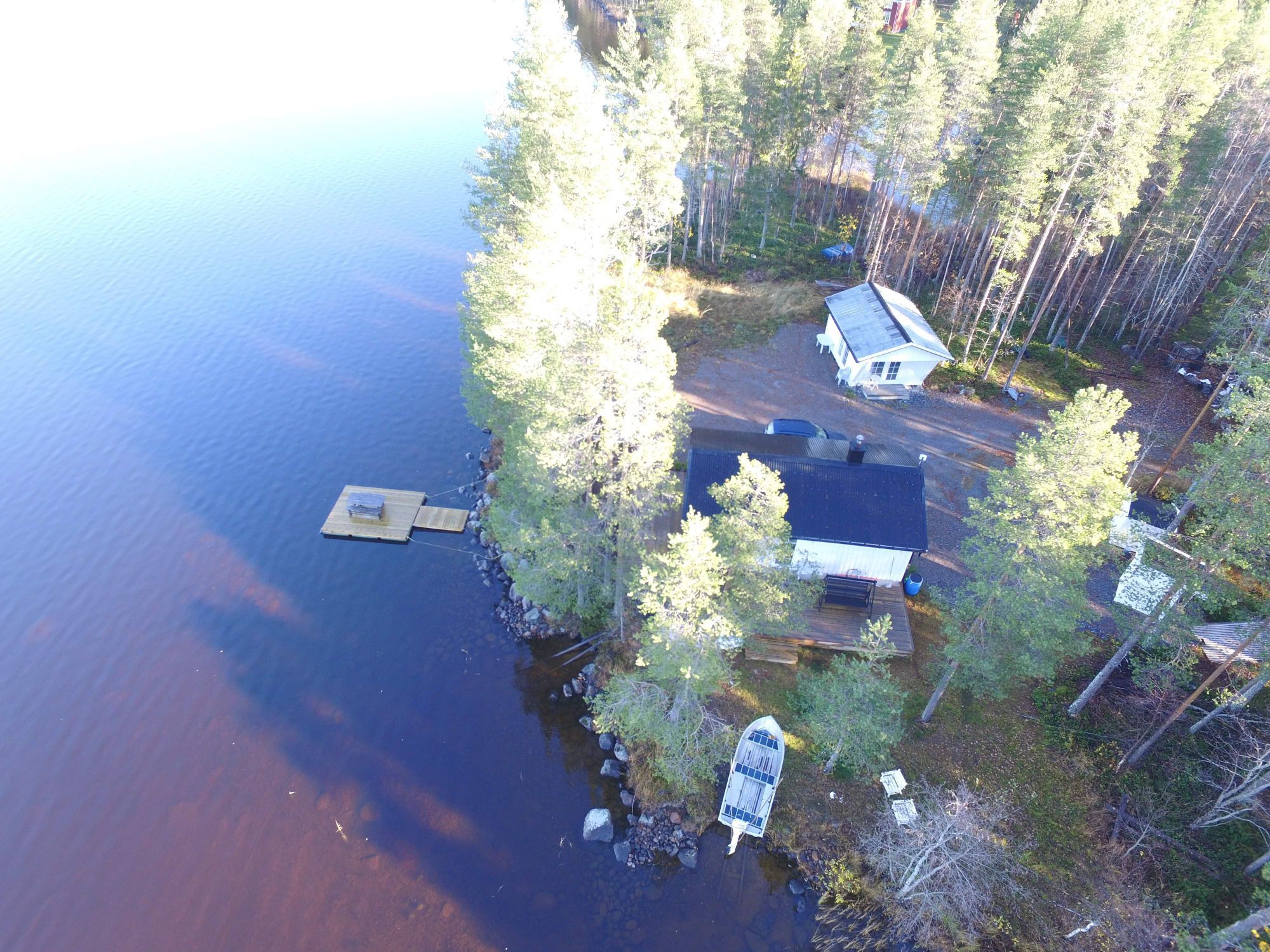 Cozy forest cabin by the lake – bild 18 av 24