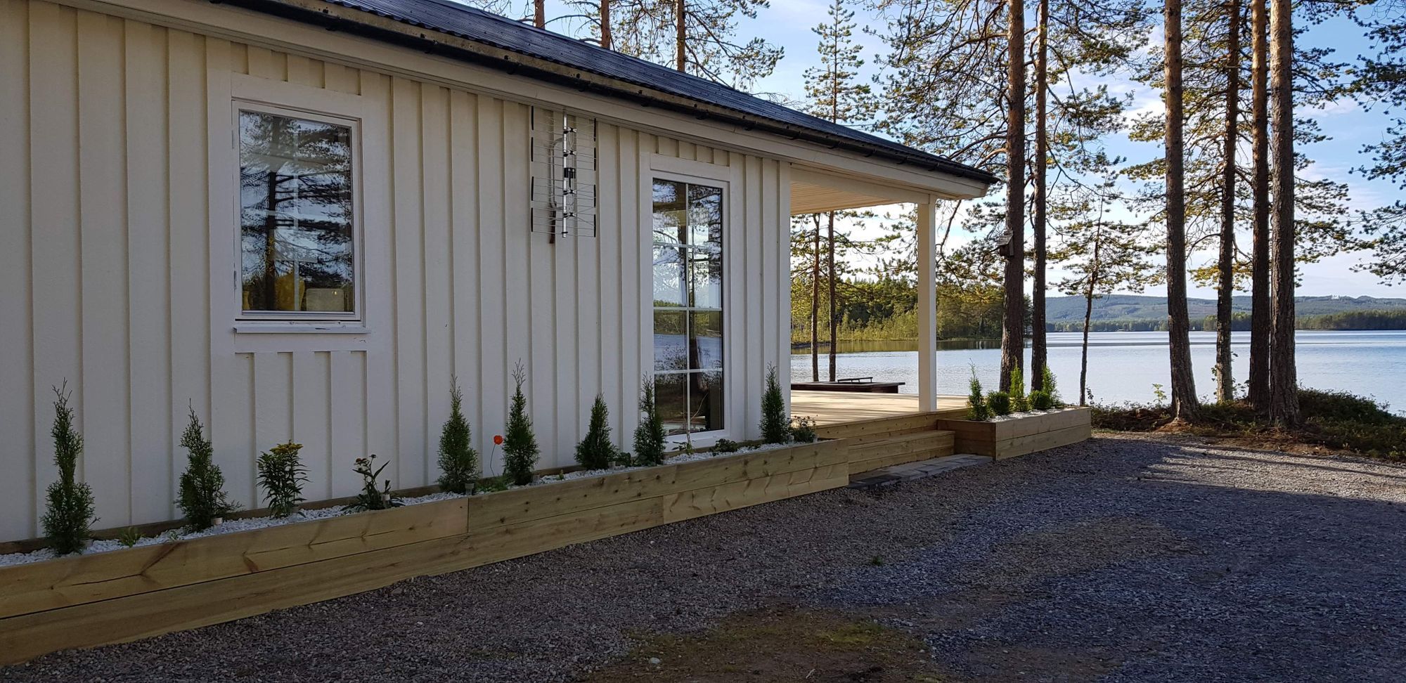 Cozy forest cabin by the lake – bild 6 av 24