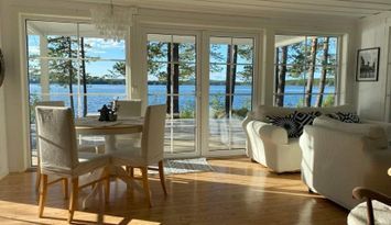 Cozy forest cabin by the lake