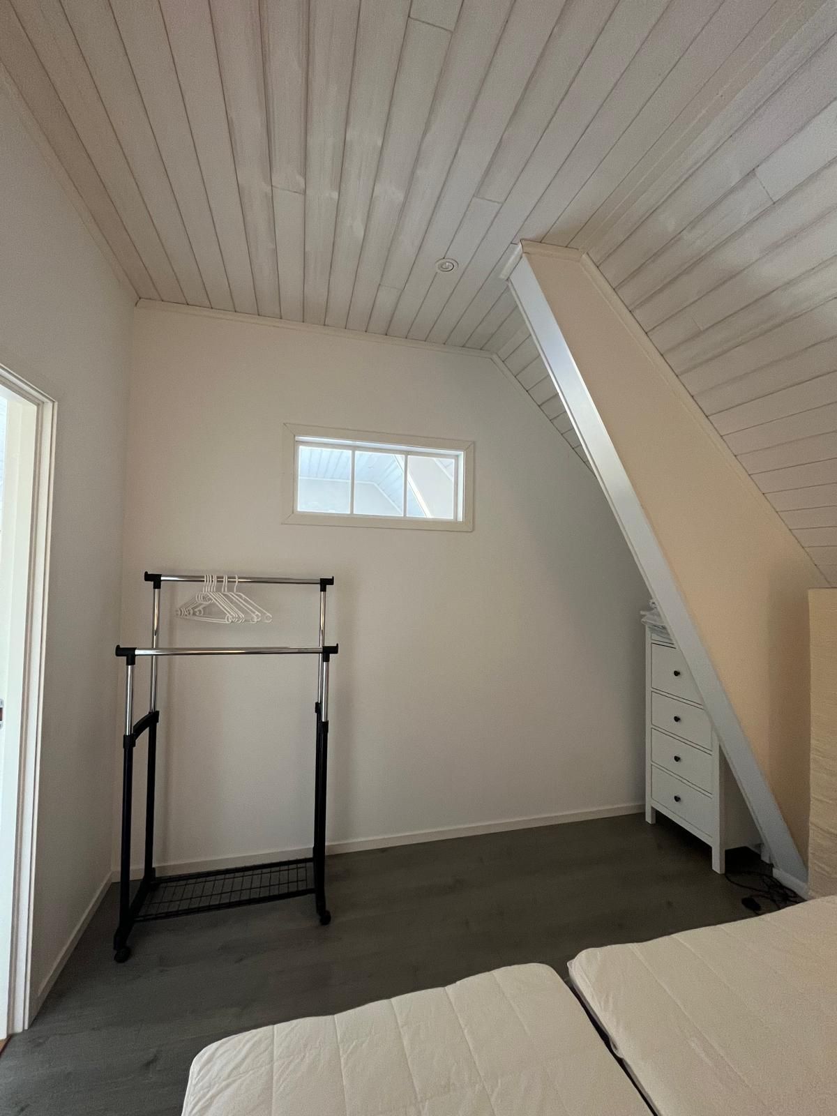 Nyrenoverad lägenhet med panorama sjöutsikt – bild 15 av 24