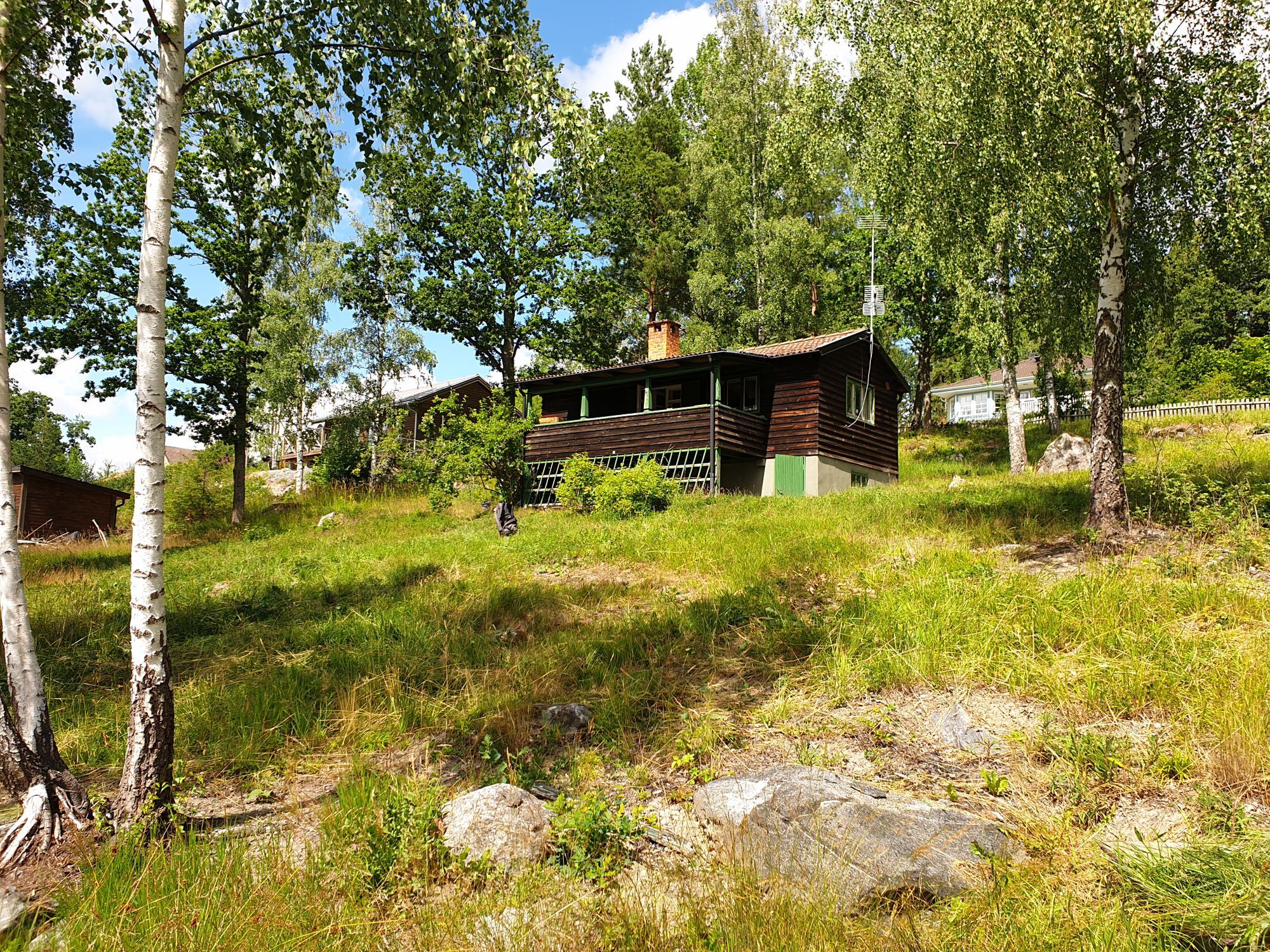 Liten stuga med sjötomt vid Båven