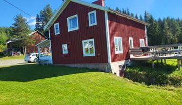 Stuga med många sängar