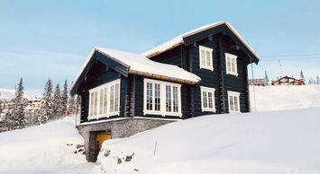 VILLA AMÅRE - Luxury log cabin right on the slope!