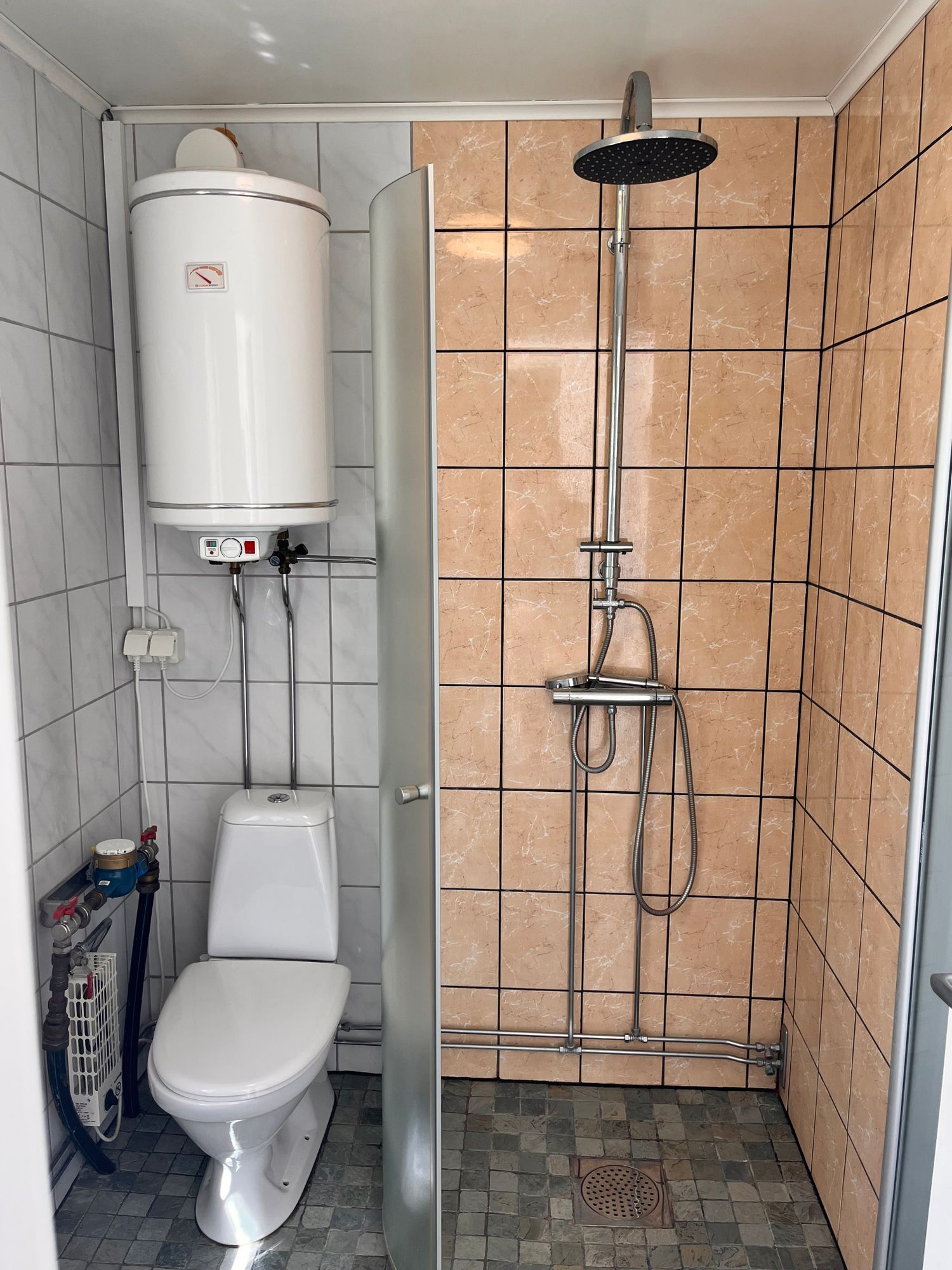 Gårdshus på Hamnvägen i Burgsvik – bild 8 av 13