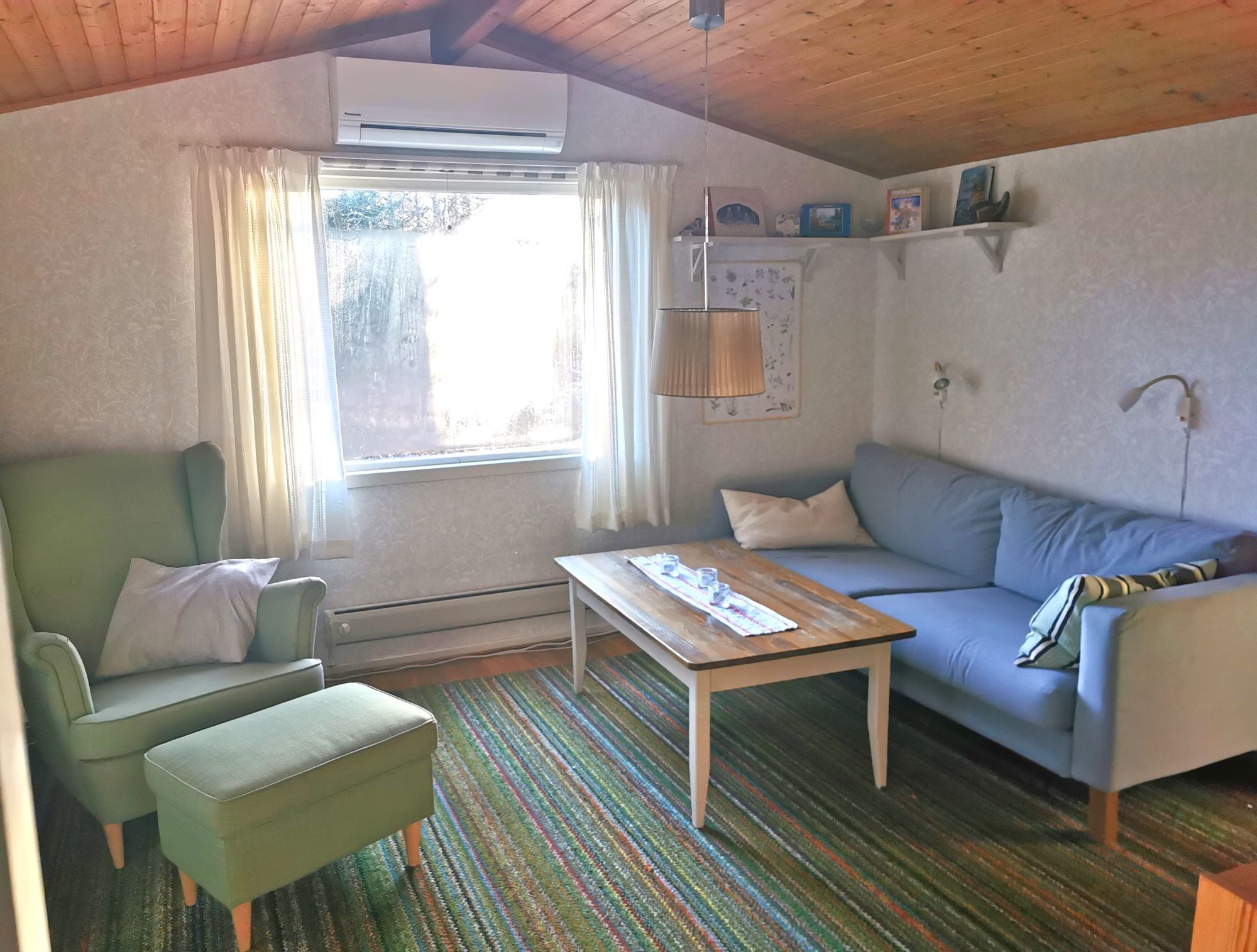 Mysig stuga mitt i bokskogen och stenkast från sjö – bild 12 av 24