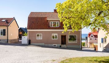 Villa i Visby innerstad med havsutsikt