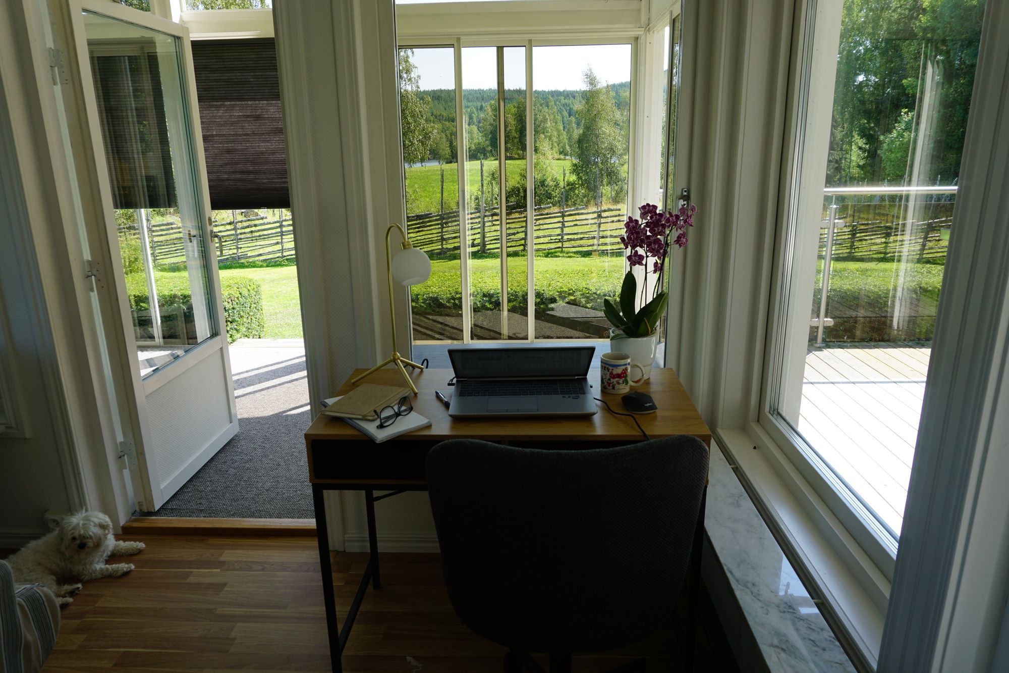 Rofylld sjönära retreat – bild 7 av 16