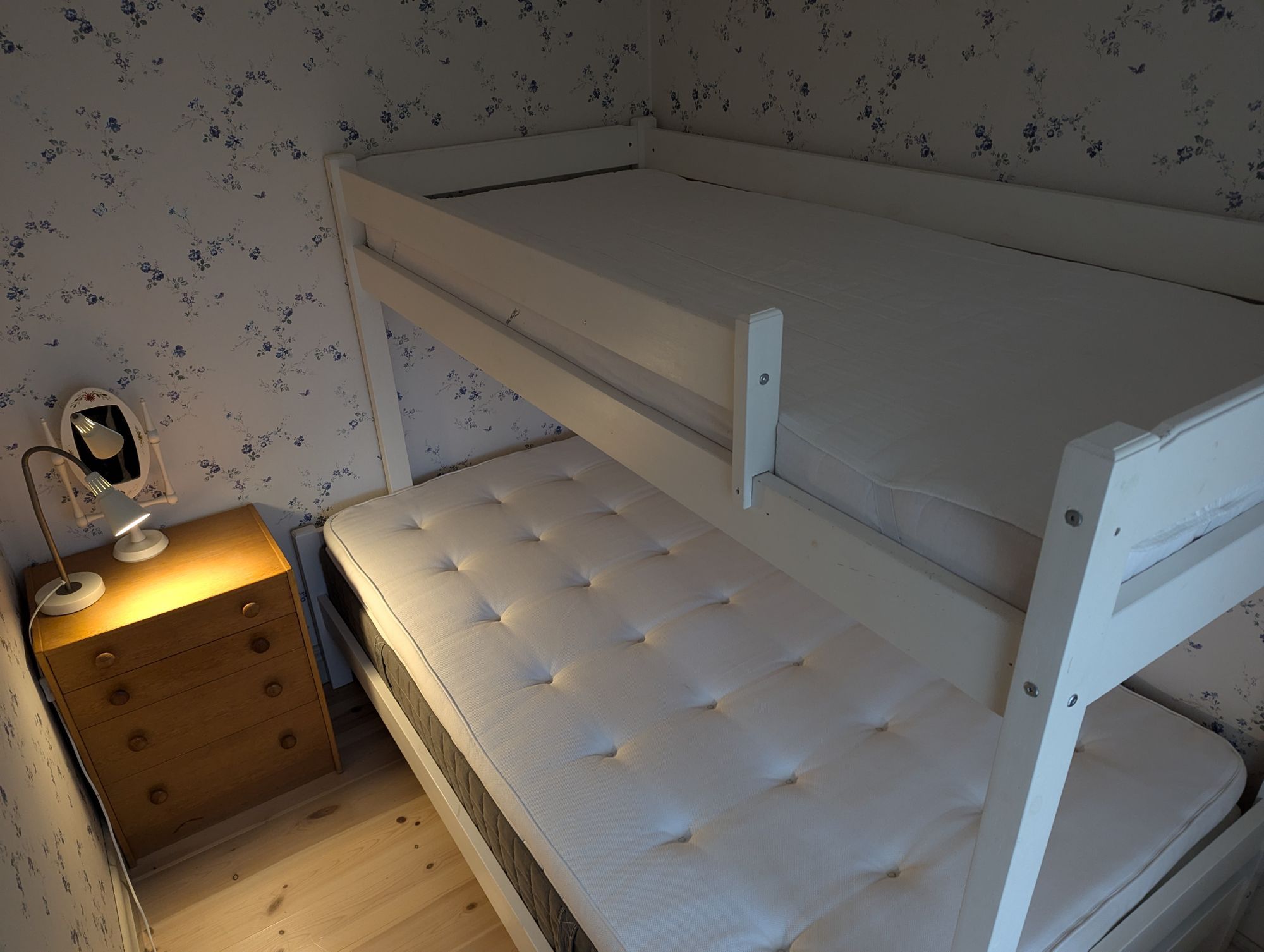 Soligt med stor tomt – bild 14 av 24