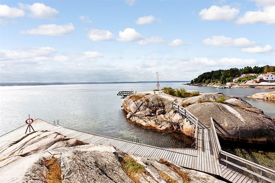 Charmigt torp på Tjörn med badtunna – bild 24 av 24