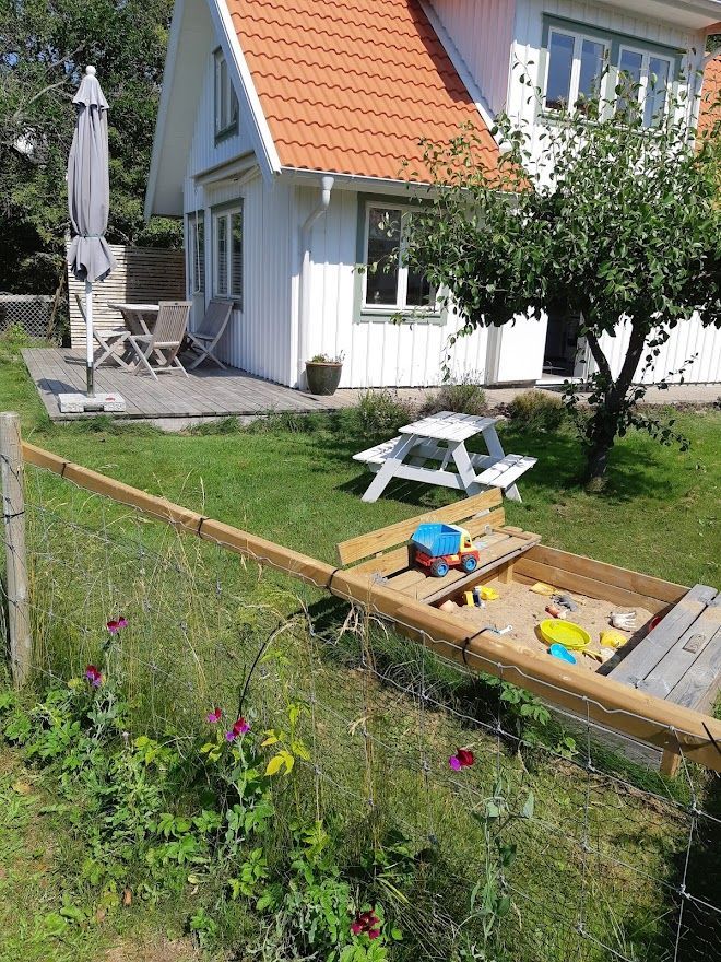Liten stuga i Bleket på Tjörn uthyres – bild 5 av 24