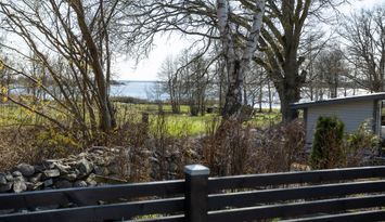 Charmig stuga med havsutsikt närhet till havet