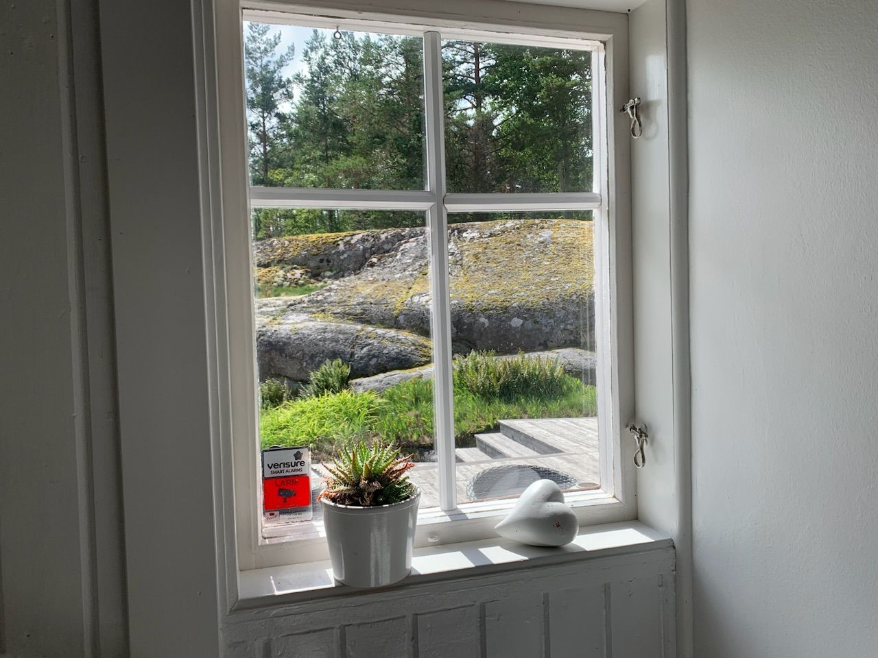 Vackert skärgårdshus med havstomt och egen badö – bild 21 av 24